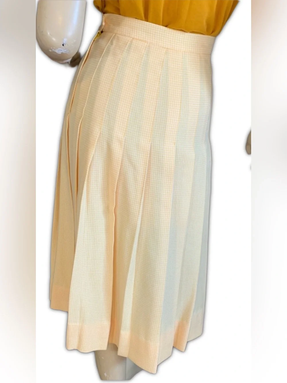 VINTAGE 1980'S YELLOW AND WHITE GINGHAM PRINT PLEATED A-LINE SKIRT (10)